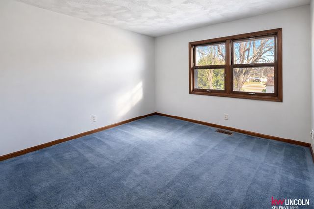 7010 Shamrock Road, Lincoln, NE 68506