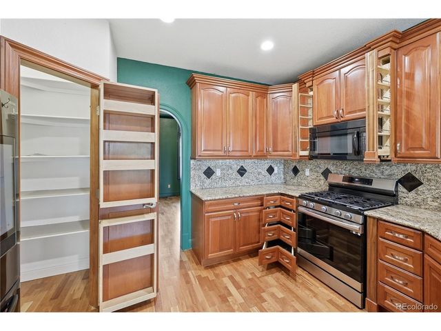2057 S Ironton Ct, Aurora, CO 80014