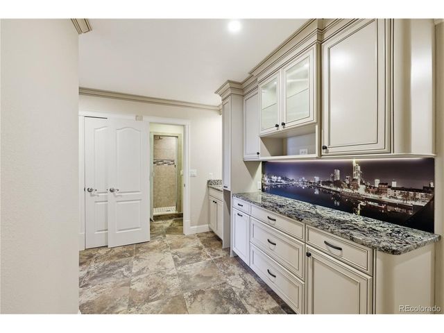 2057 S Ironton Ct, Aurora, CO 80014