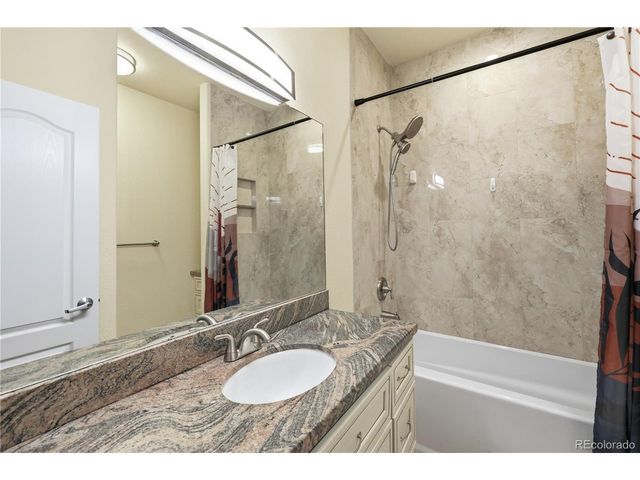 2057 S Ironton Ct, Aurora, CO 80014