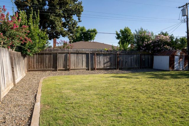 663 E Sample Avenue, Fresno, CA 93710