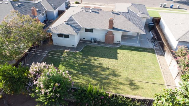 663 E Sample Avenue, Fresno, CA 93710