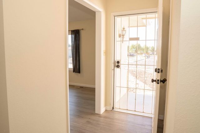 663 E Sample Avenue, Fresno, CA 93710