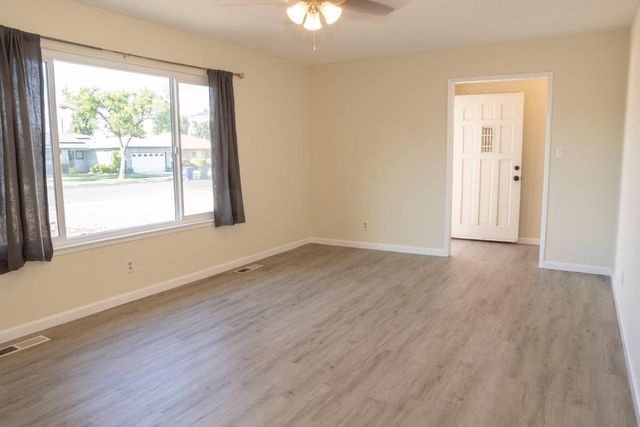 663 E Sample Avenue, Fresno, CA 93710