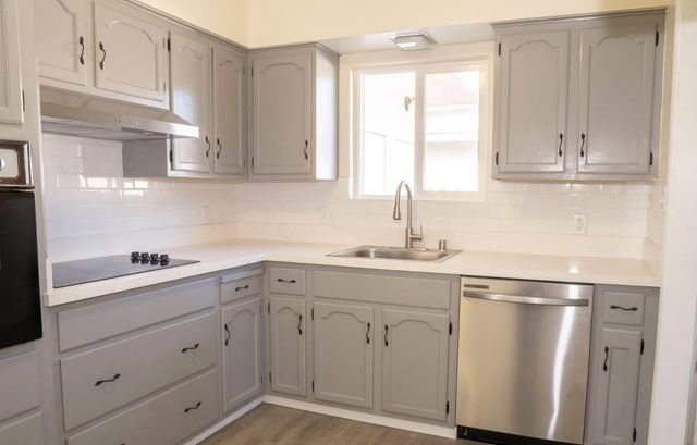 663 E Sample Avenue, Fresno, CA 93710