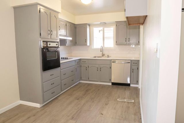 663 E Sample Avenue, Fresno, CA 93710