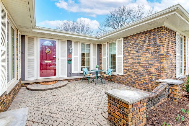 1107 W Francis Drive, Arlington Heights, IL 60005