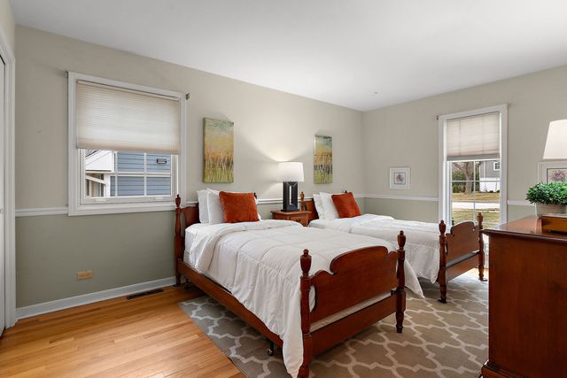 1107 W Francis Drive, Arlington Heights, IL 60005