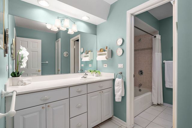 1107 W Francis Drive, Arlington Heights, IL 60005