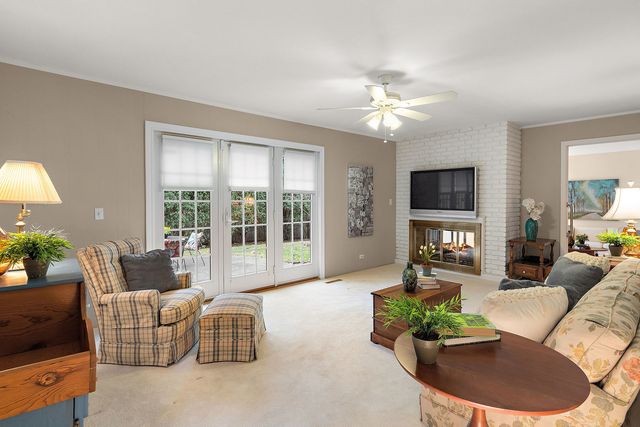 1107 W Francis Drive, Arlington Heights, IL 60005