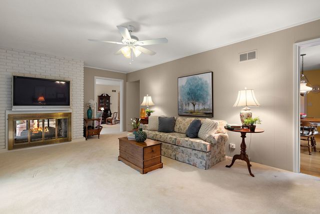 1107 W Francis Drive, Arlington Heights, IL 60005