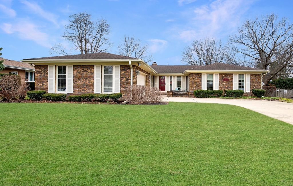 1107 W Francis Drive, Arlington Heights, IL 60005