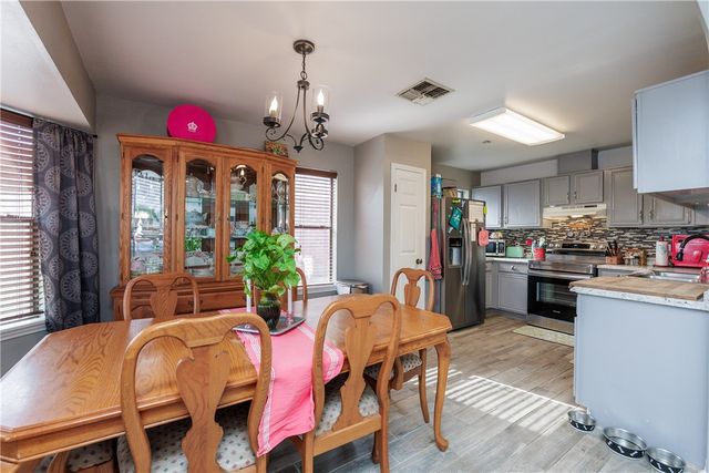 706 Saint Bernadine Dr, Corpus Christi, TX 78418