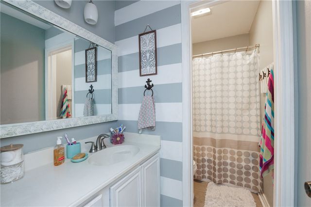 706 Saint Bernadine Dr, Corpus Christi, TX 78418