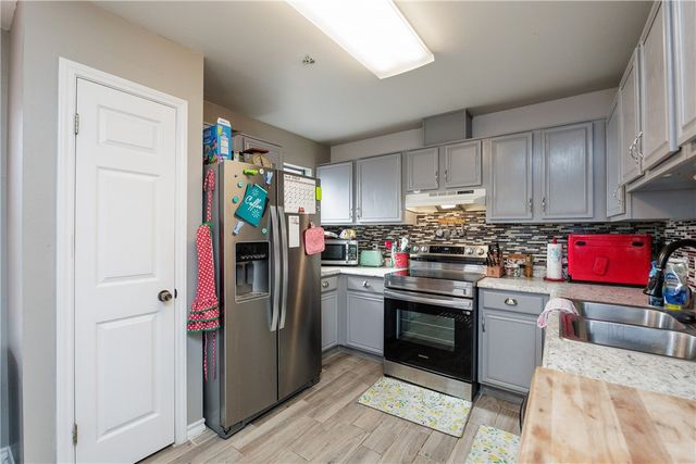 706 Saint Bernadine Dr, Corpus Christi, TX 78418