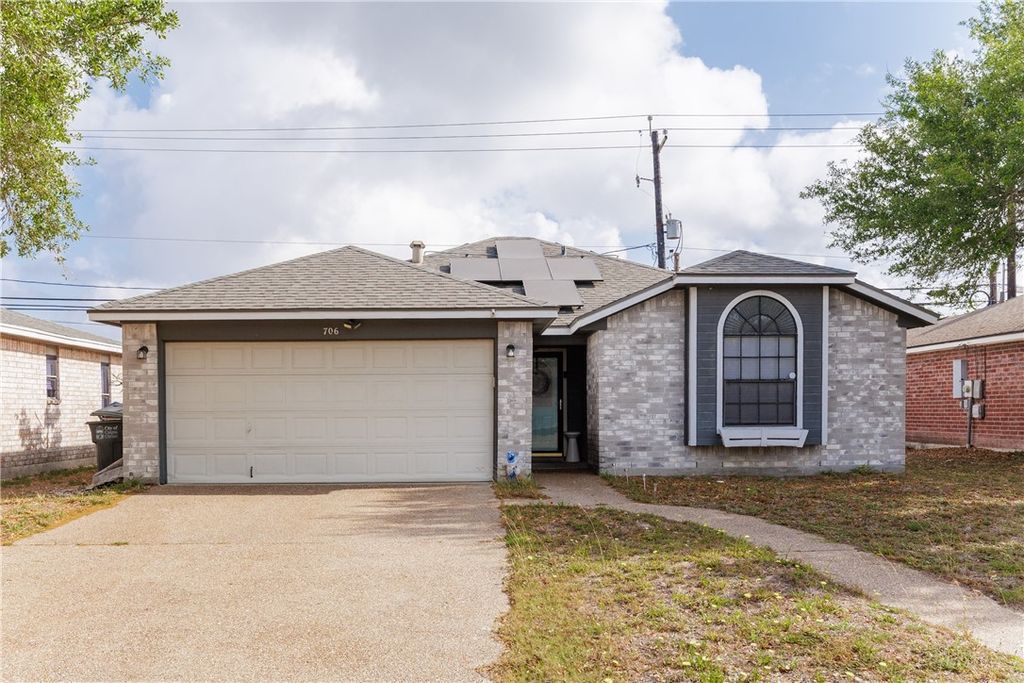 706 Saint Bernadine Dr, Corpus Christi, TX 78418