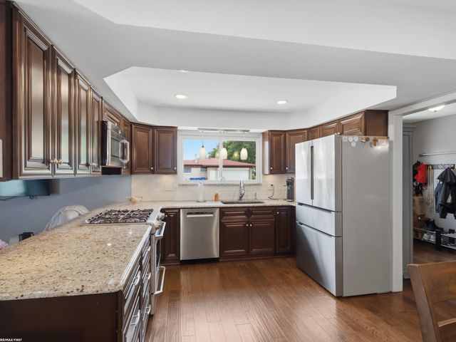 14337 Ivanhoe Street, Warren, MI 48088