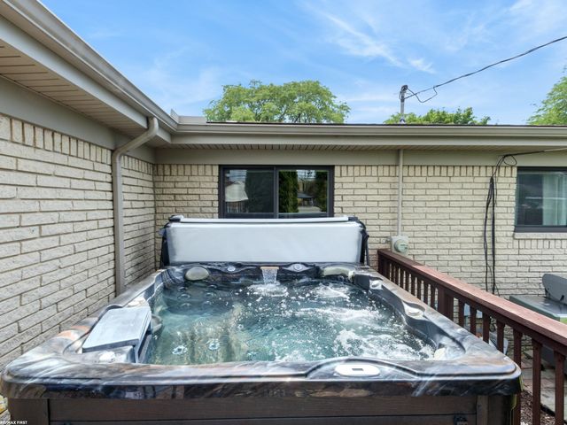 14337 Ivanhoe Street, Warren, MI 48088