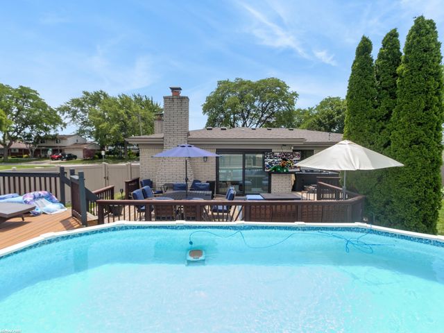 14337 Ivanhoe Street, Warren, MI 48088