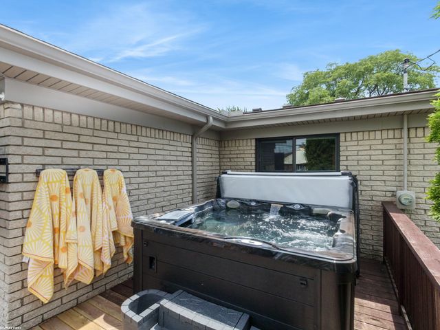 14337 Ivanhoe Street, Warren, MI 48088
