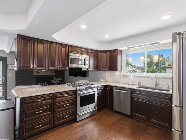 14337 Ivanhoe Street, Warren, MI 48088