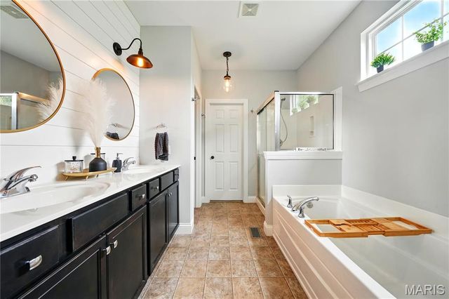 204 Grayleaf Court, O'fallon, MO 63385