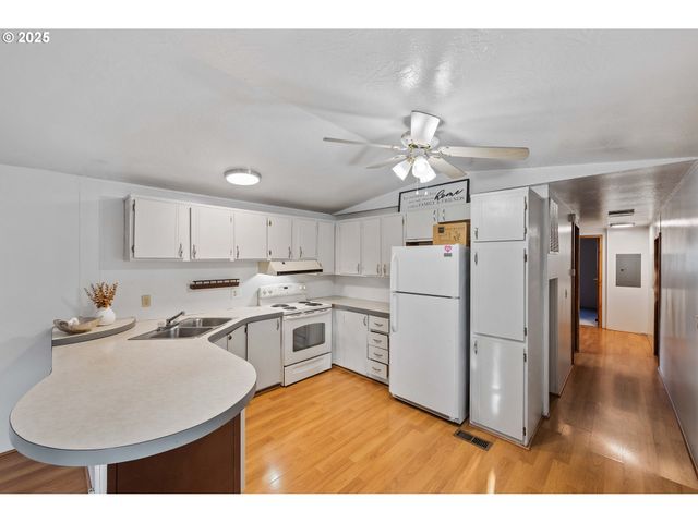 67624 SPINREEL Rd 34B, North Bend, OR 97459