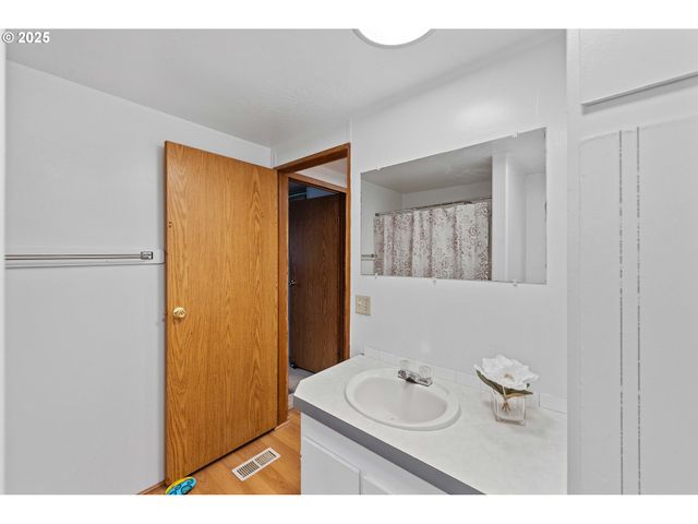 67624 SPINREEL Rd 34B, North Bend, OR 97459