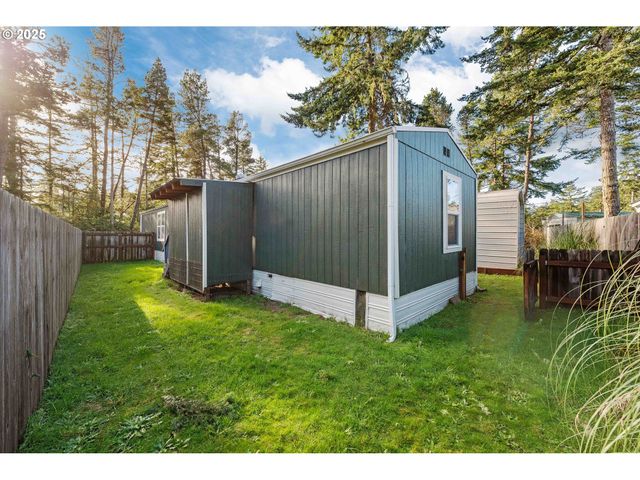 67624 SPINREEL Rd 34B, North Bend, OR 97459