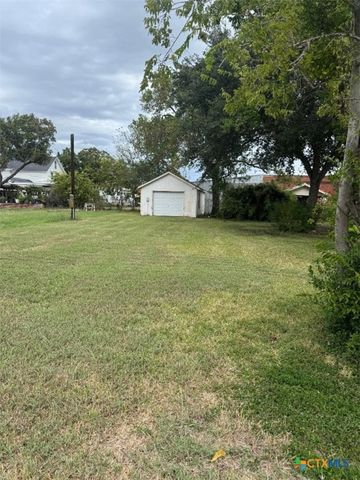 210 N Guadalupe Street, Port Lavaca, TX 77979