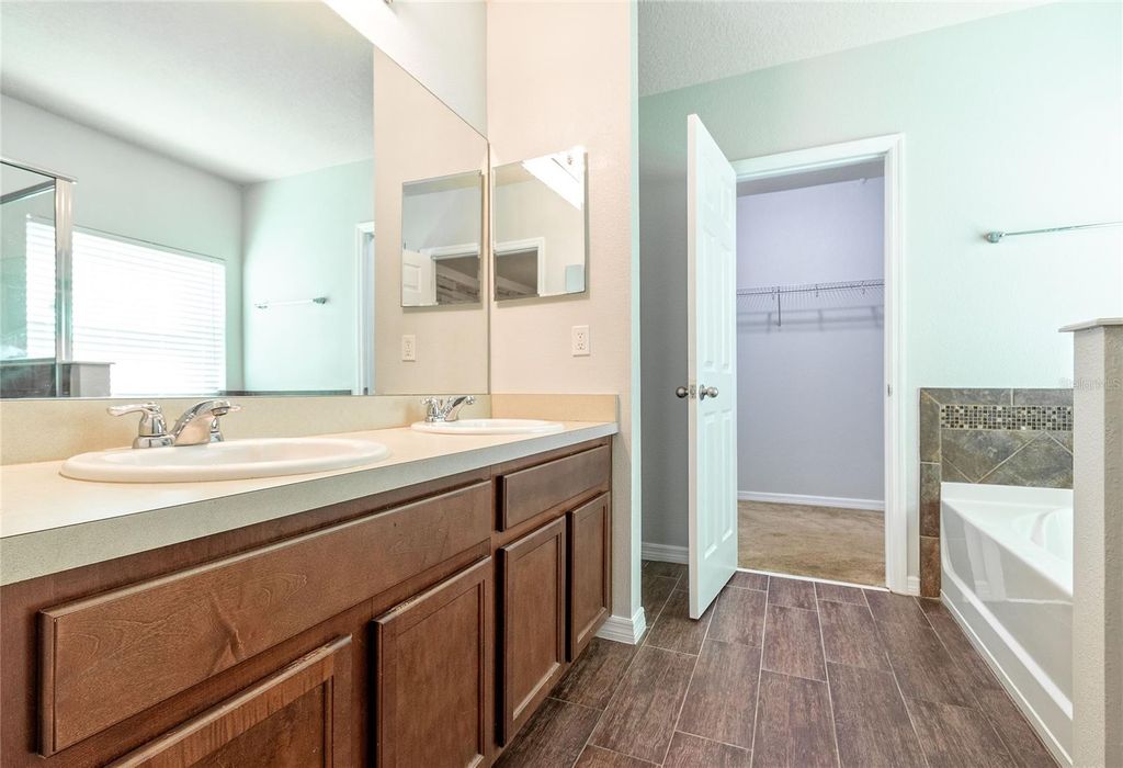Image 21 of property listing at 1210 BASSANO WAY, Orlando, FL 32828