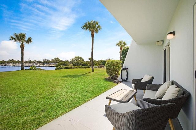 725 Hummingbird Way 103, North Palm Beach, FL 33408