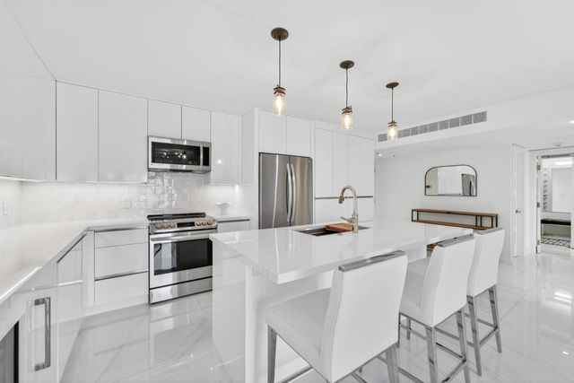 725 Hummingbird Way 103, North Palm Beach, FL 33408