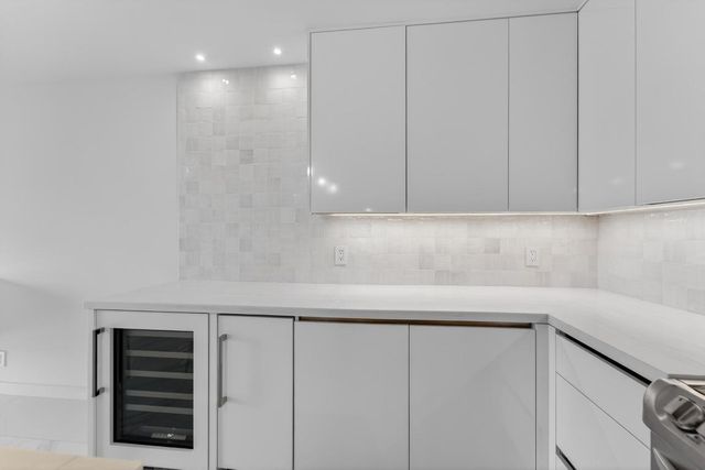 725 Hummingbird Way 103, North Palm Beach, FL 33408