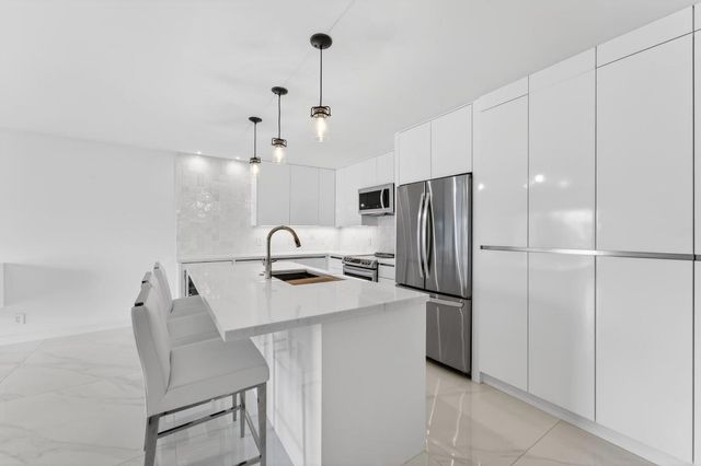 725 Hummingbird Way 103, North Palm Beach, FL 33408