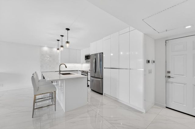 725 Hummingbird Way 103, North Palm Beach, FL 33408