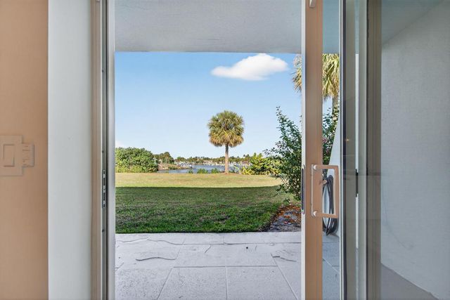 725 Hummingbird Way 103, North Palm Beach, FL 33408