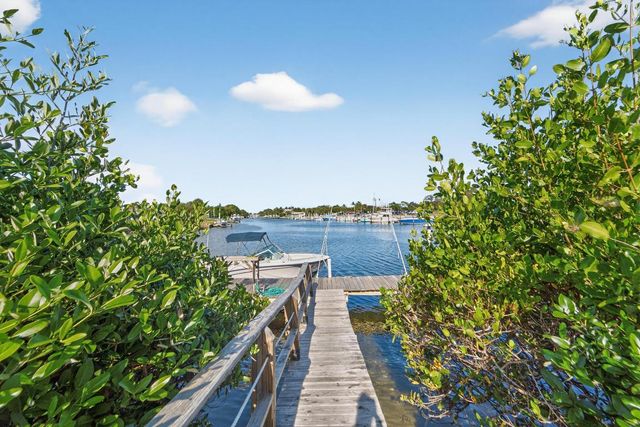 725 Hummingbird Way 103, North Palm Beach, FL 33408