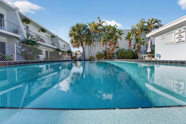 725 Hummingbird Way 103, North Palm Beach, FL 33408