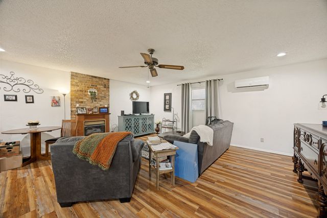 402 Jones Street, Tom Bean, TX 75489