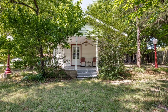 402 Jones Street, Tom Bean, TX 75489