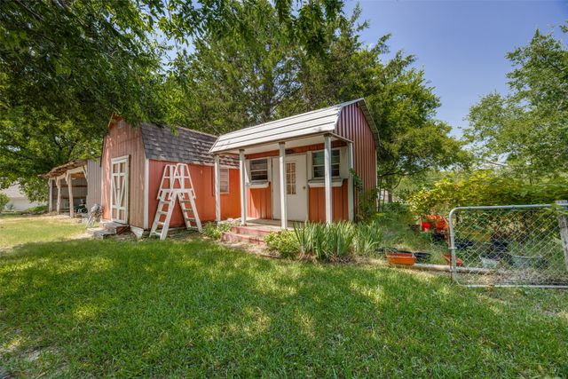 402 Jones Street, Tom Bean, TX 75489