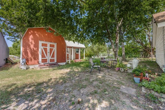402 Jones Street, Tom Bean, TX 75489