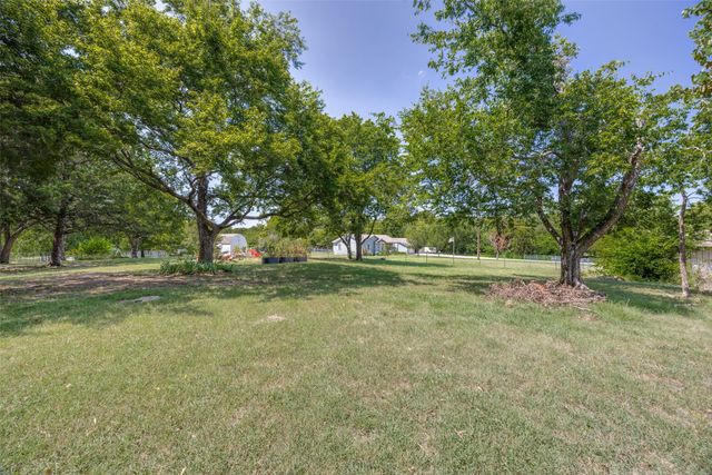 402 Jones Street, Tom Bean, TX 75489