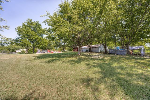 402 Jones Street, Tom Bean, TX 75489