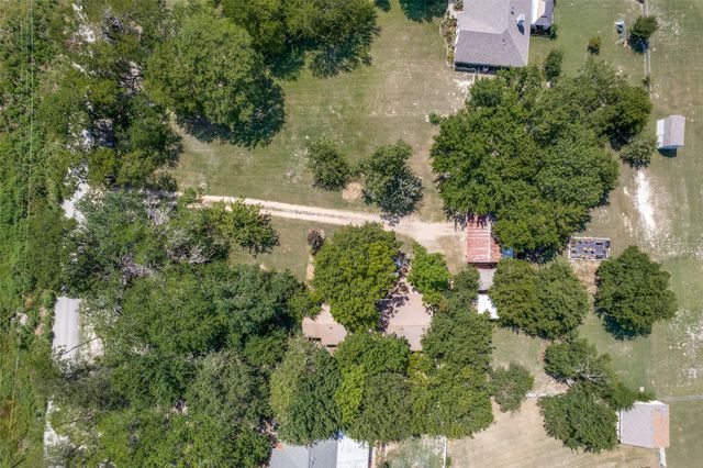402 Jones Street, Tom Bean, TX 75489