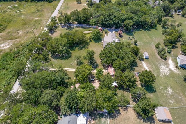 402 Jones Street, Tom Bean, TX 75489