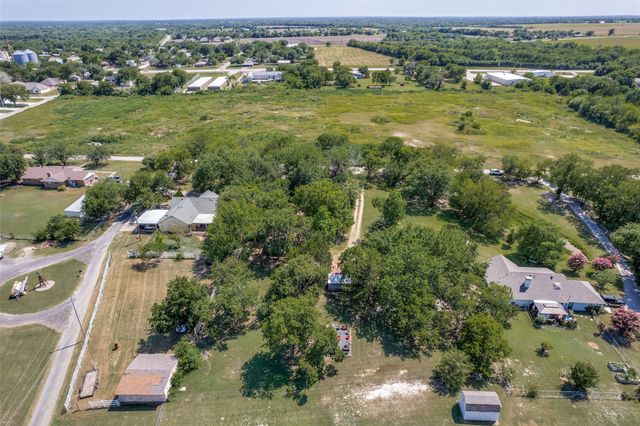 402 Jones Street, Tom Bean, TX 75489