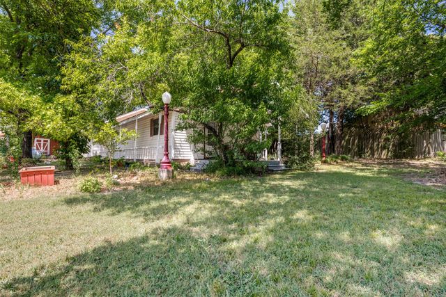 402 Jones Street, Tom Bean, TX 75489