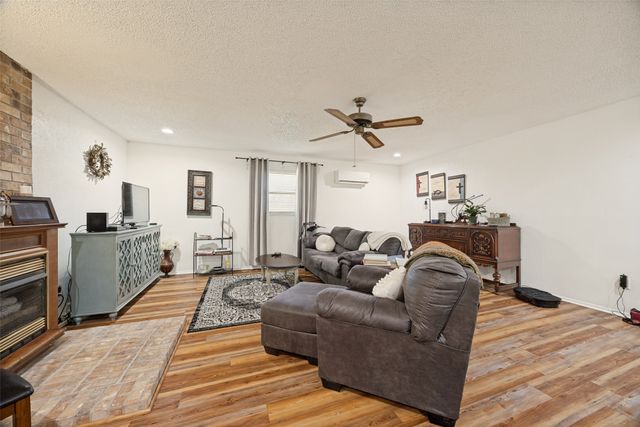 402 Jones Street, Tom Bean, TX 75489